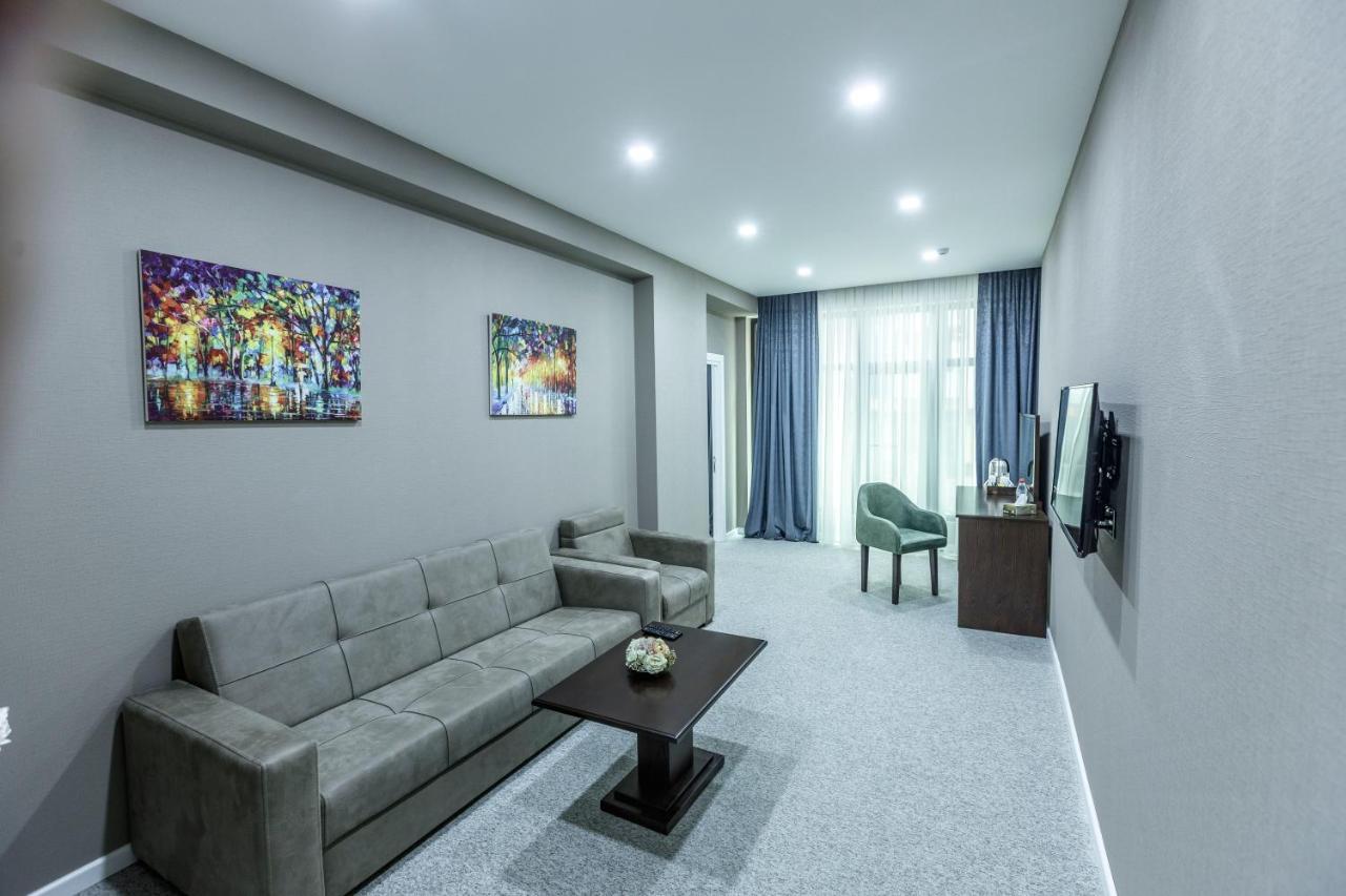 Parallel Hotel Баку Екстериор снимка
