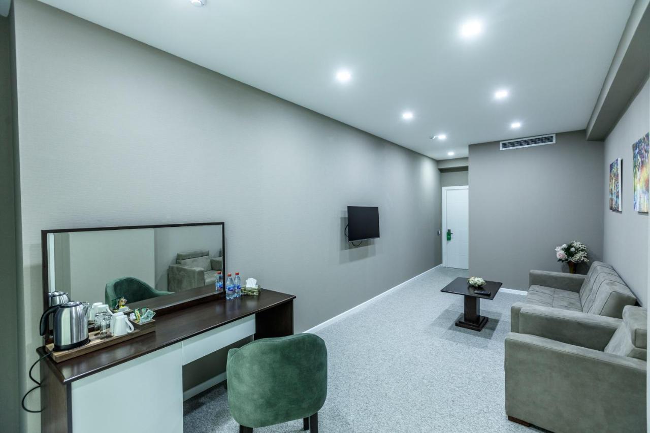 Parallel Hotel Баку Екстериор снимка