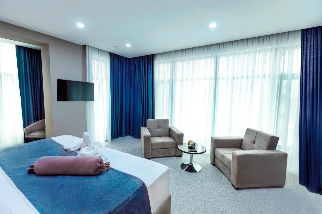 Parallel Hotel Баку Екстериор снимка